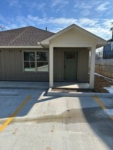 Building Photo - 705 W 12th St