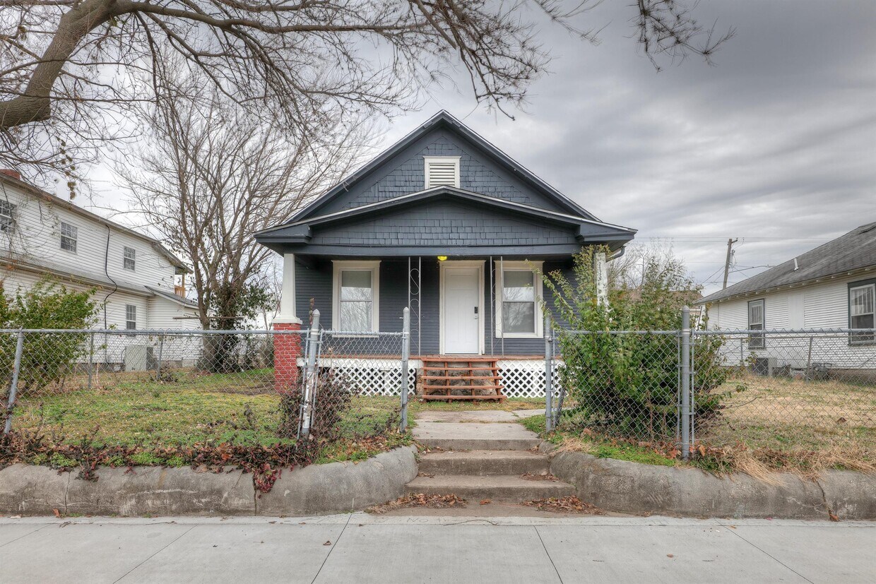 Primary Photo - 2125 Annie Baxter Ave