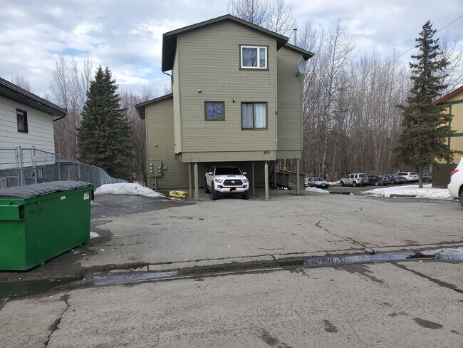 Vista de la calle: aparcamiento incluido en el lugar. - 625 E 22nd Ave