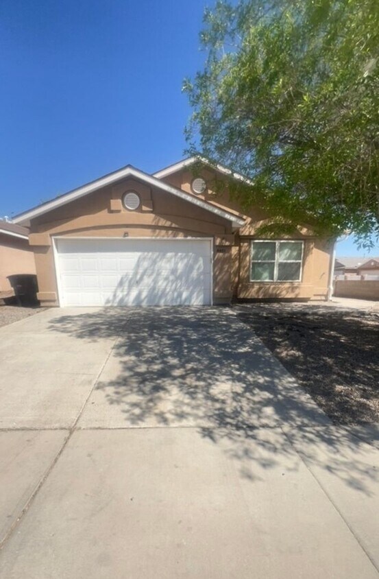 Foto principal - Beautiful Southwest Location 3 bedroom 2 b...