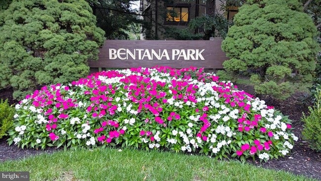 Foto del edificio - 1657 Parkcrest Cir