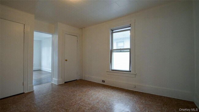 Foto del edificio - 27 Lawrence Ave