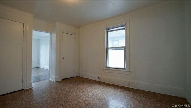 Building Photo - 27 Lawrence Ave