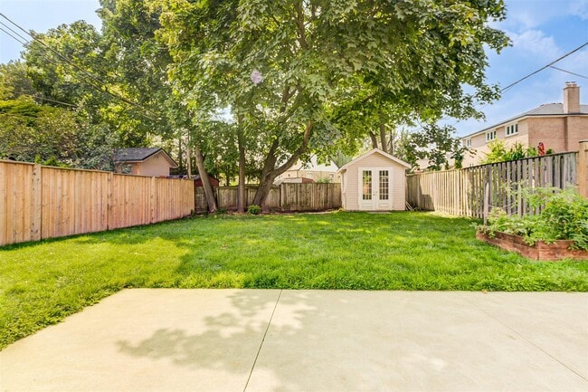 Building Photo - 33 Mendip Cres