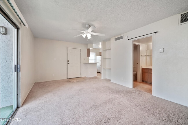 Building Photo - 4410 N Longview Ave