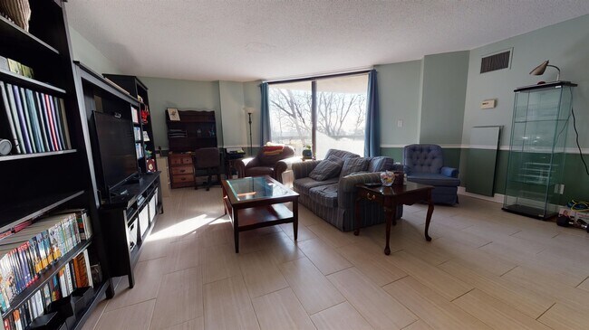 Building Photo - 215 Harmon Cove Tower