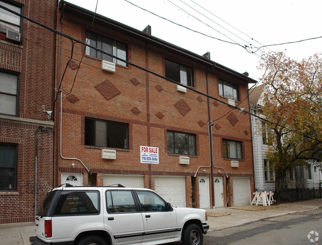 Foto del edificio - 2751 Creston Ave
