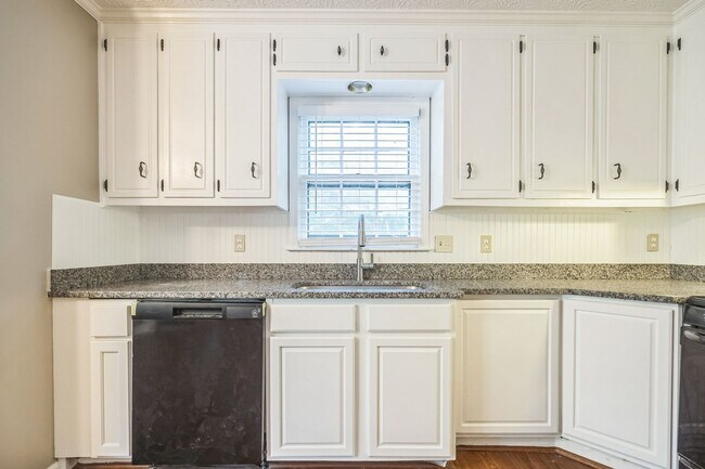 Foto del edificio - Spacious 4BR House in Roswell -Mountain Pa...