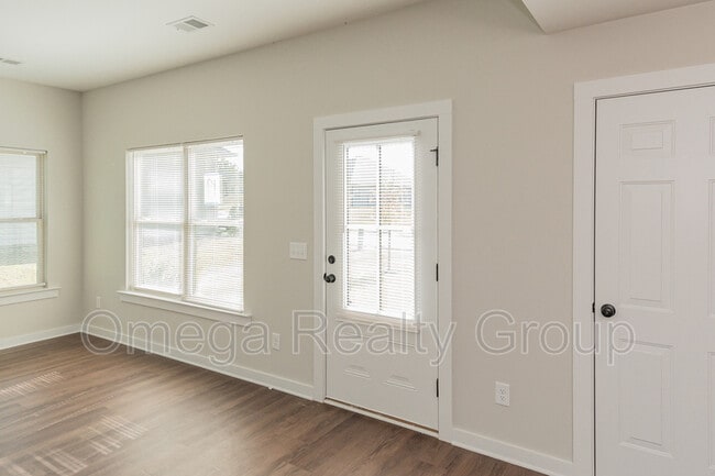 Building Photo - 112 Brookside Way