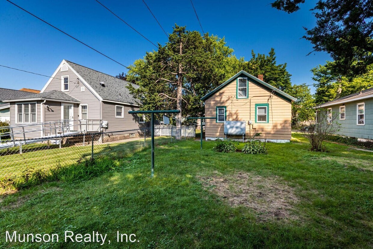2 br, 1 bath House 1919 Wood Street House Rental in La Crosse, WI