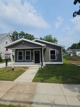 Building Photo - 307 N Perrine St