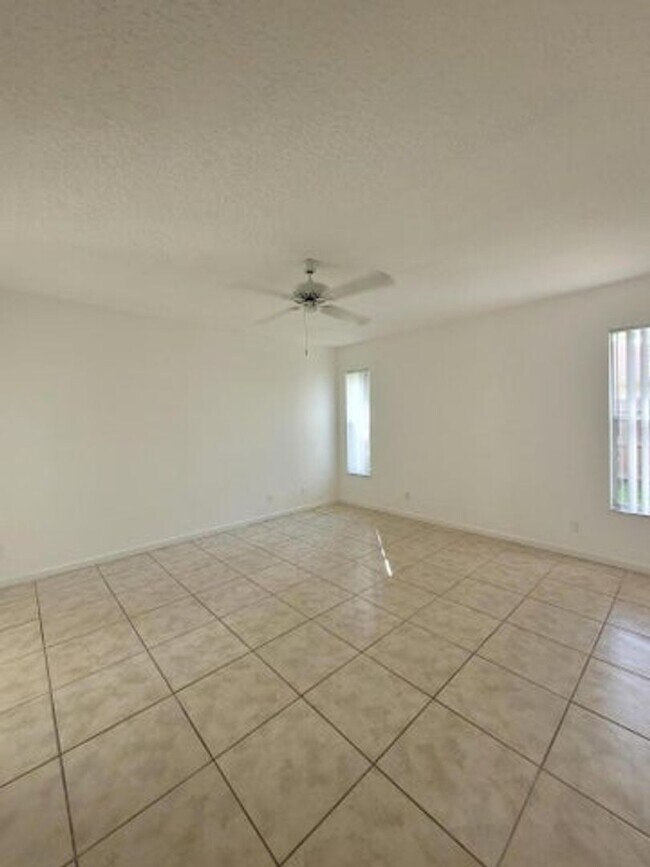 Foto del edificio - 13708 Lavender Ln