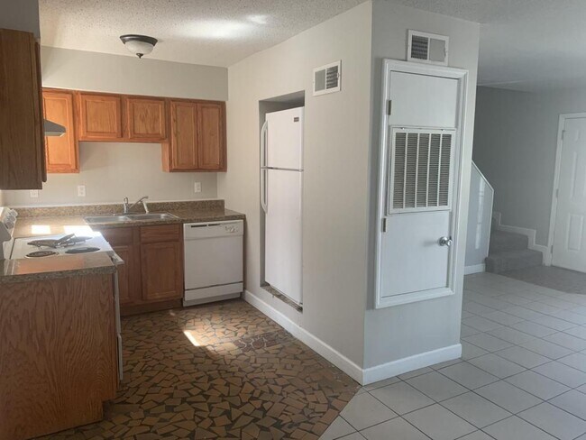 Building Photo - 504 Melrose, Apt. B, Jonesboro, AR 72401