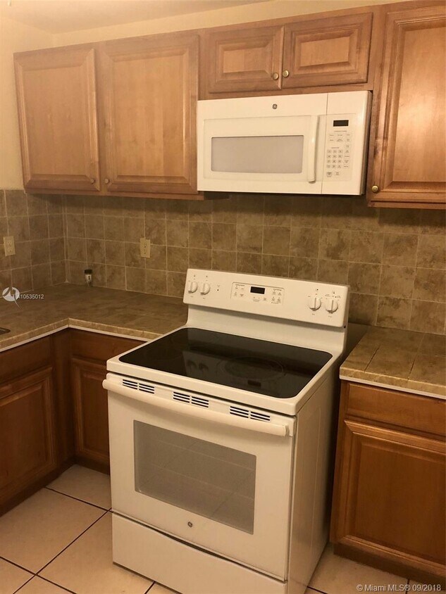 Primary Photo - 1520 NE 118th St