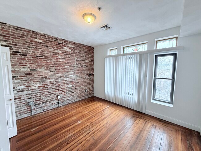 Building Photo - 173 Winnisimmet St