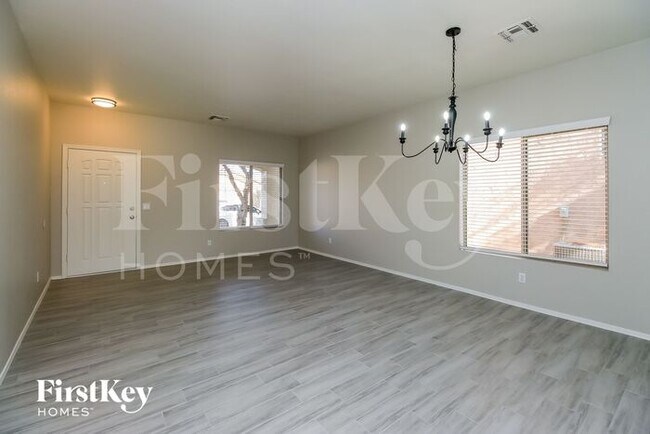 Building Photo - 763 E Horizon Heights Dr