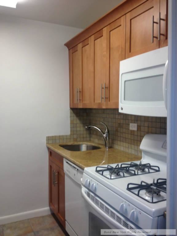 Foto del edificio - 353 E 83rd St