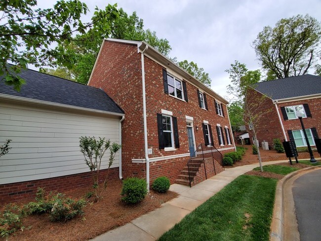 Building Photo - Beautiful Georgian style all brick home