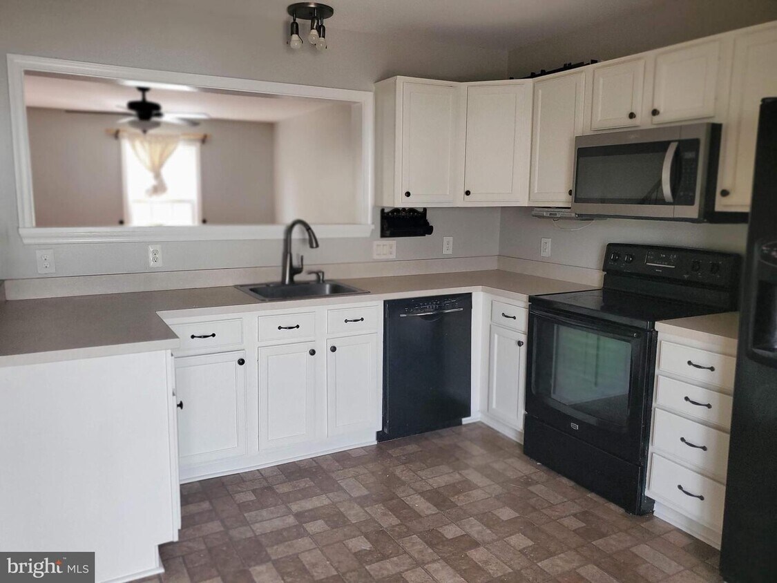 Foto principal - 557 Highland Towne Ln