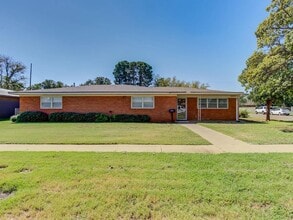 Building Photo - 1212 E Broadway St