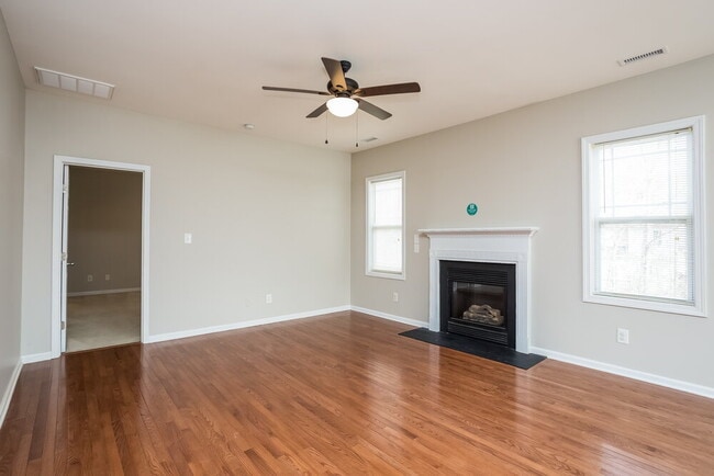 Foto del edificio - 200 Willowbrook Cir