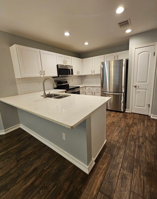 Foto del edificio - 2134 Pecan Hollow Dr