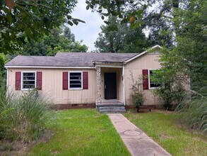 Building Photo - 235 Shadowlawn Dr