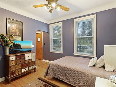 Building Photo - 422 2nd St NE Unit 1