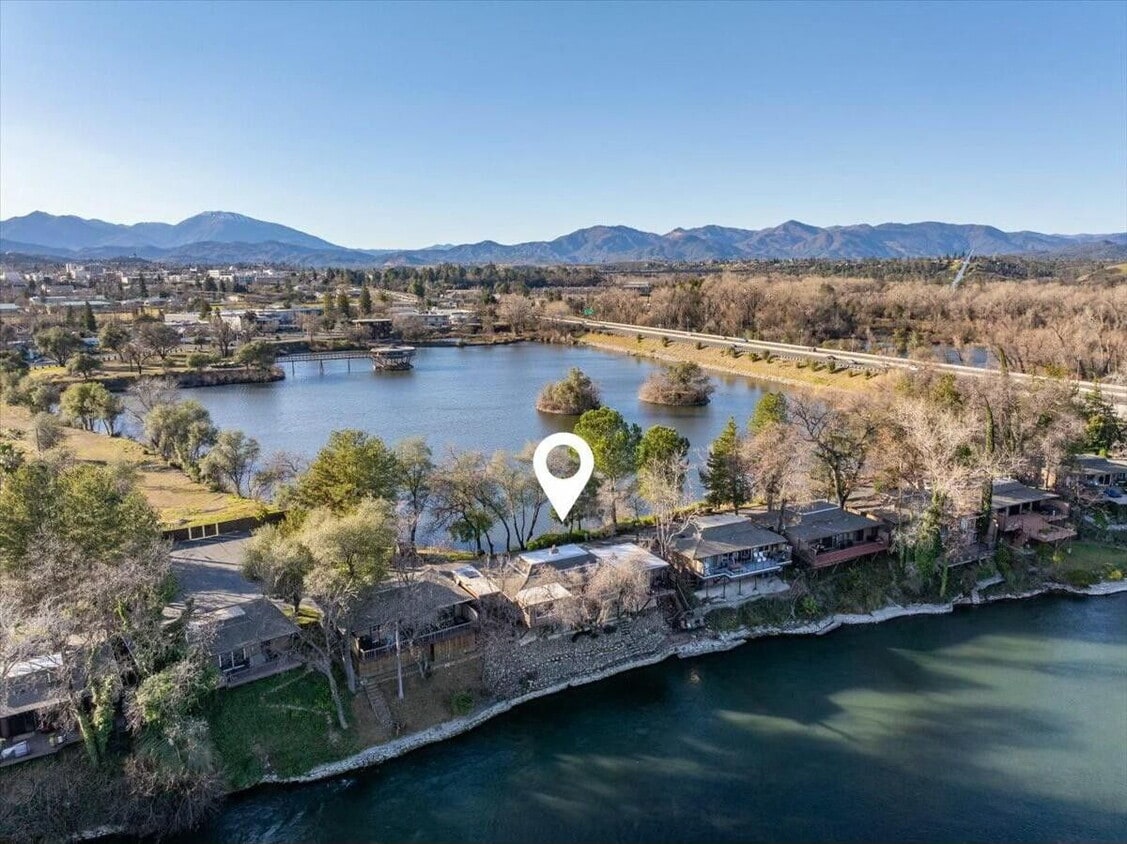 Primary Photo - Executive Rental w/River Views from Every ...