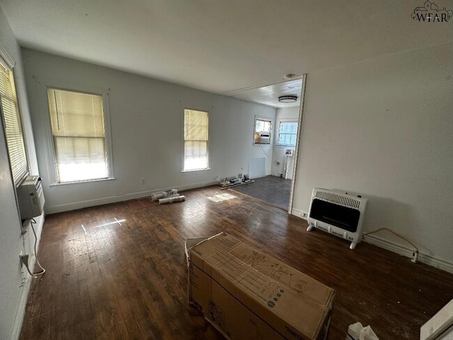 Building Photo - 712 W Omega St