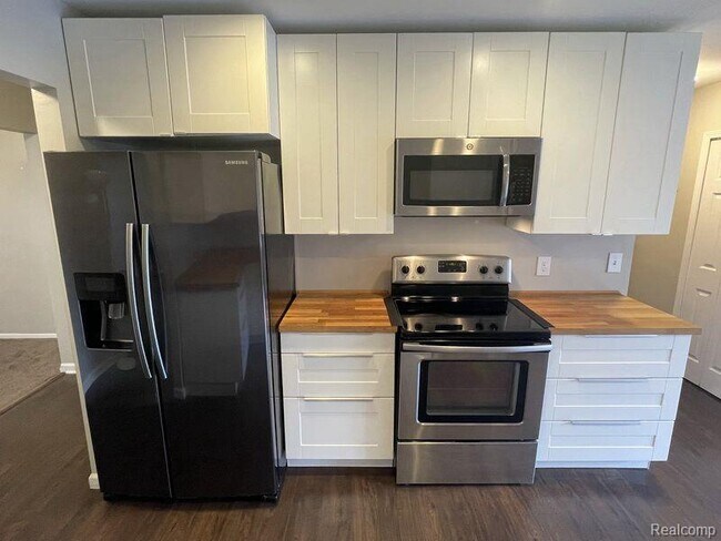 Building Photo - 4924 Broomfield Ct
