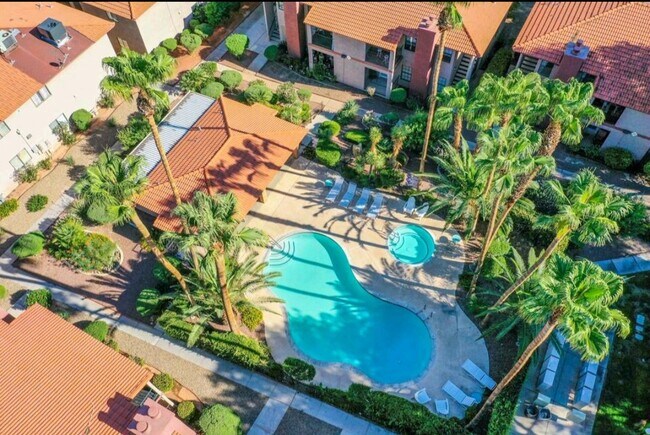 Foto del edificio - 5576 W Rochelle Ave