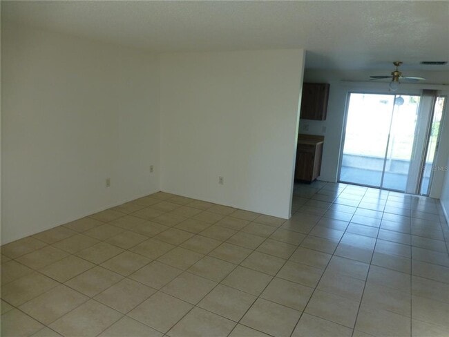 Foto del edificio - 6811 Lassen Ave