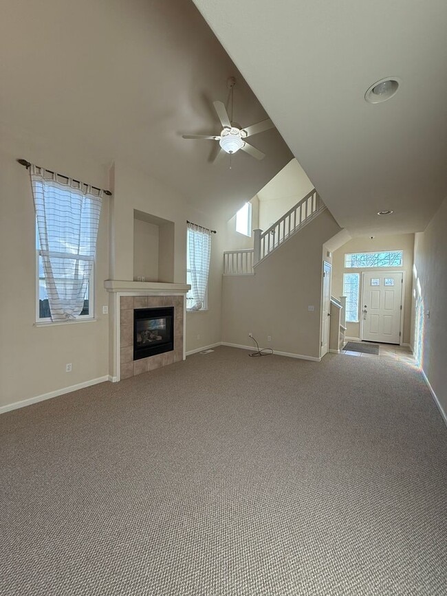 Building Photo - Lovely 3 Bedroom Home near Sutter Hospital in Wikkiup!