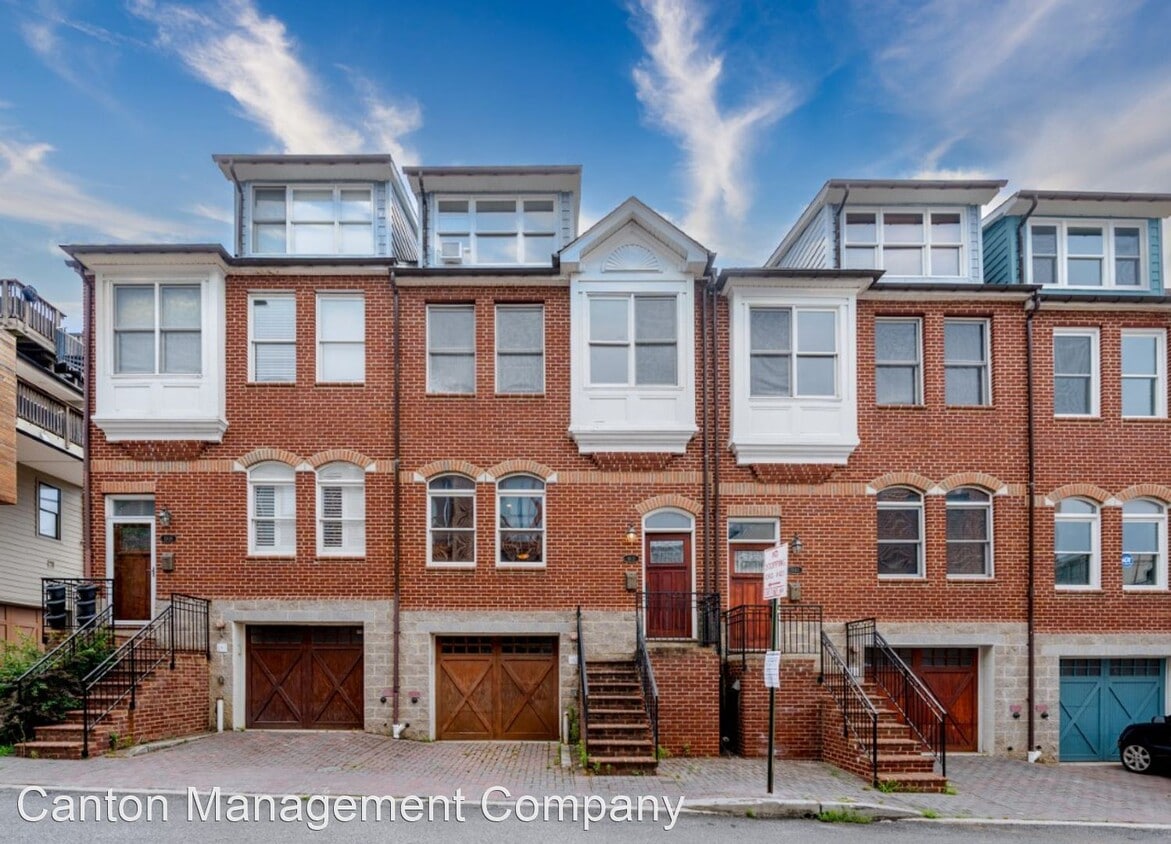 Primary Photo - 4 br, 3.5 bath House - 1011 S. Decker Ave.