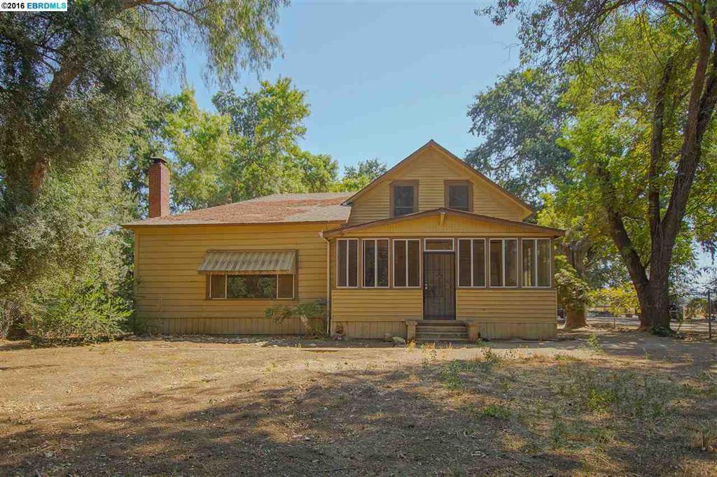 Primary Photo - Country Charmer! Two-Story, 3 Bedroom, 2 B...