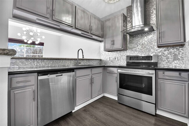 Foto del edificio - 12565 Melville Dr