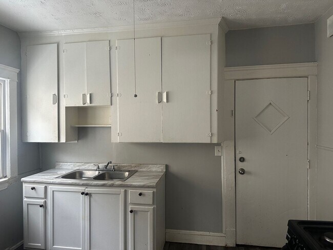 Foto del edificio - 4139 E 104th St