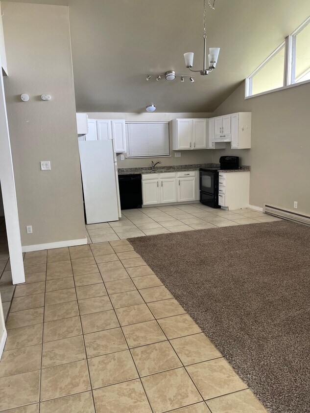 Primary Photo - 683 E Clarion Dr