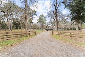 Building Photo - 533 Pine Canyon Dr