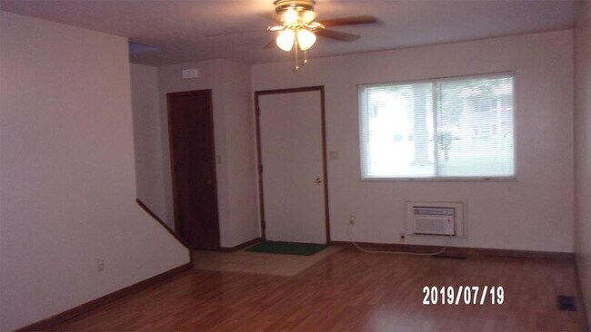 Building Photo - 484 LAUREL
