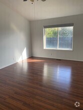 Building Photo - 4201 Cove W Dr