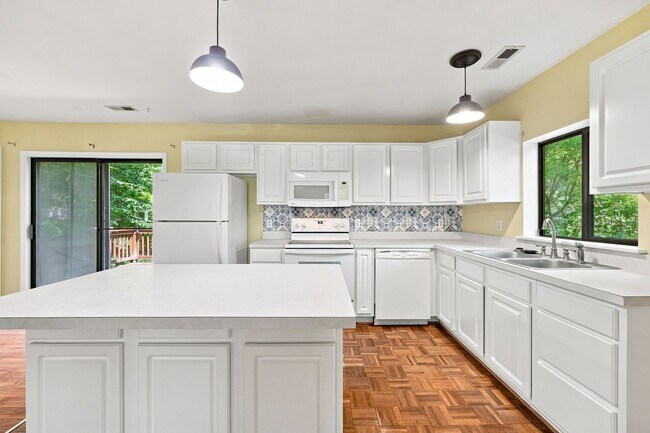 Foto del edificio - 322 Whispering Oaks Dr