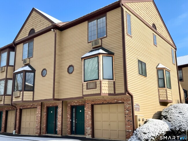 Foto del edificio - 8 Oakwood Ave