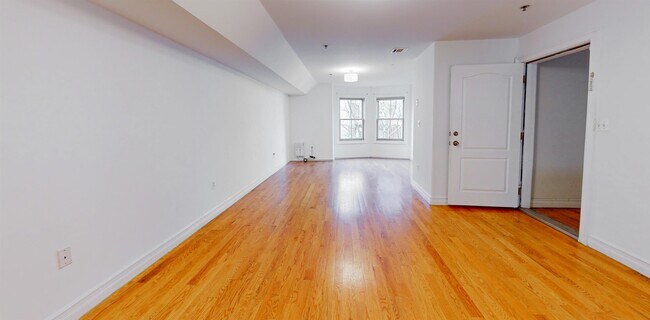 Building Photo - 306 Grand St
