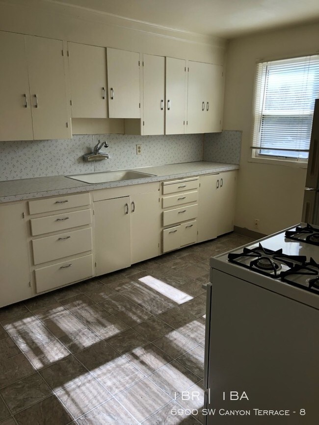 Foto del edificio - 6900 SW Canyon Terrace