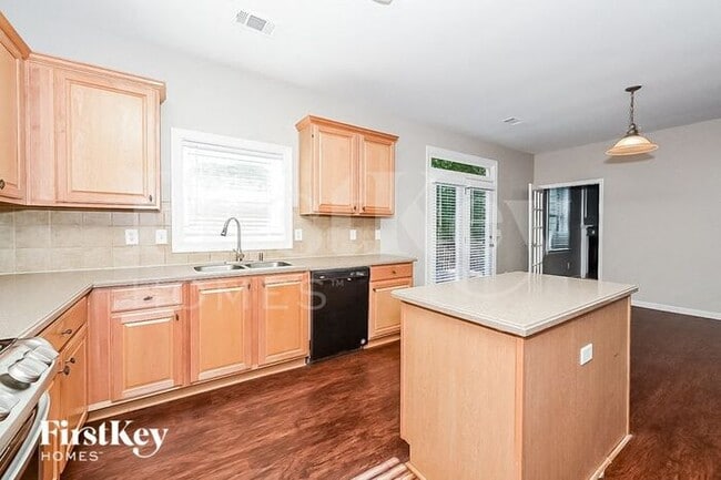 Building Photo - 1575 Ethans Way