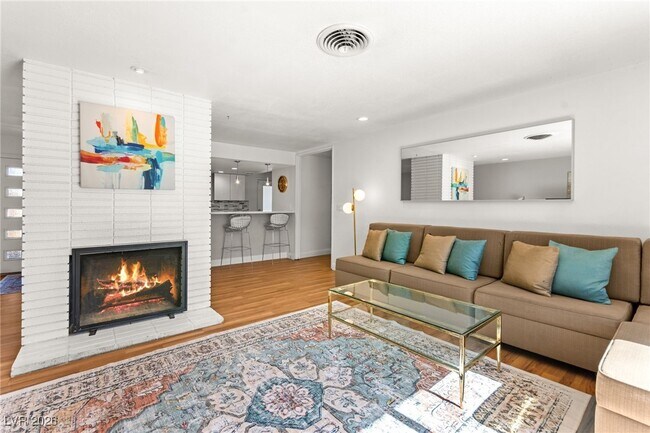 Foto del edificio - 1531 Commanche Dr