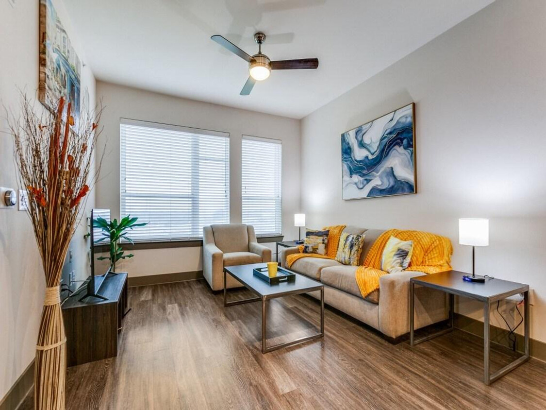 Primary Photo - 120 W CityLine Dr