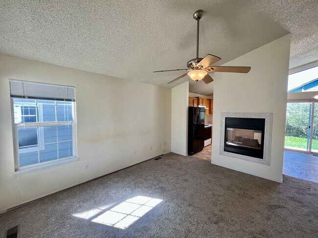 Building Photo - 4 Bedroom Rancher in Sundown w/ NEW CARPET!!